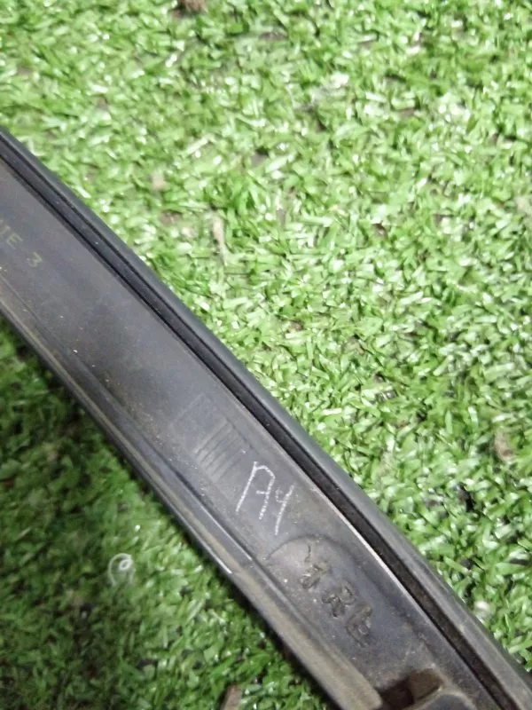 Уплотнитель стекла двери