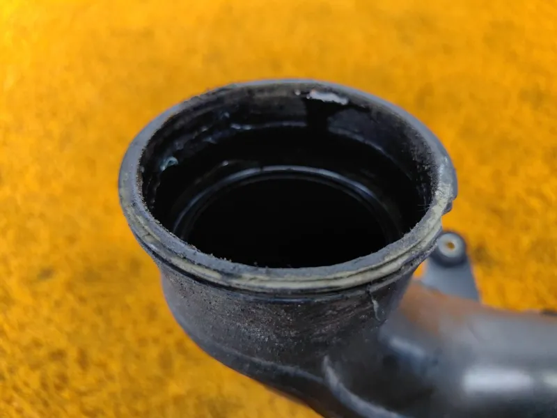 Патрубок воздушного фильтра