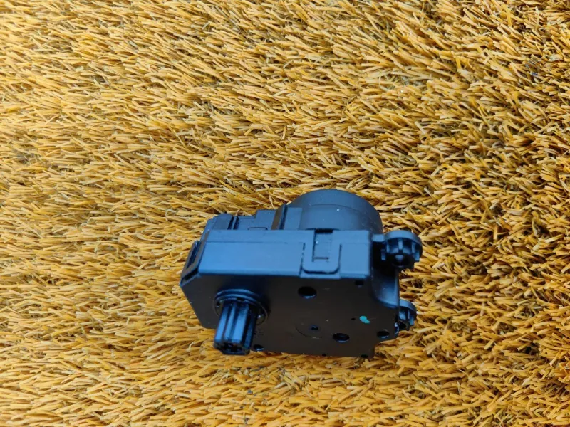 Моторчик заслонки печки