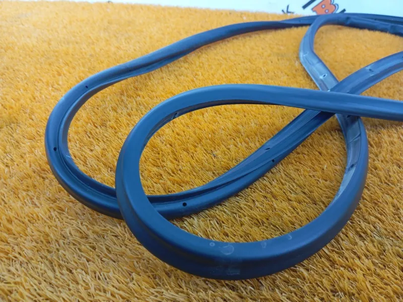 Уплотнитель двери