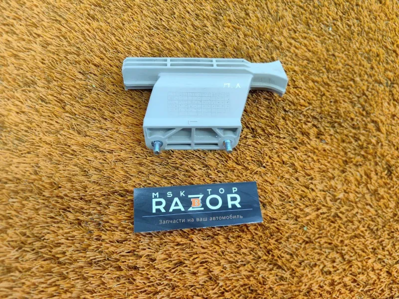 Направляющая стекла двери