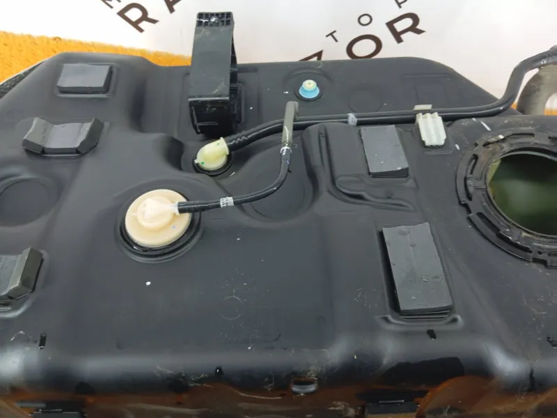 Бак топливный