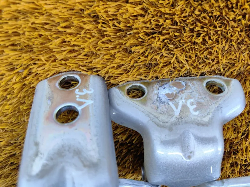 Петля двери