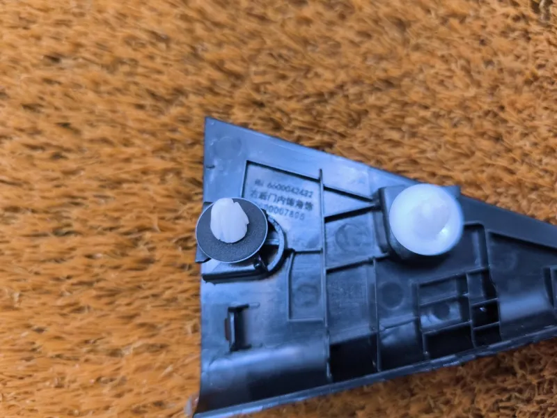 Уголок двери