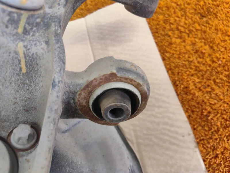 Кулак поворотный