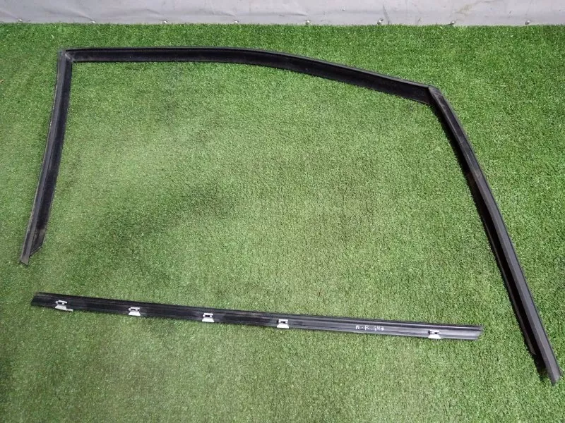 Уплотнитель стекла двери