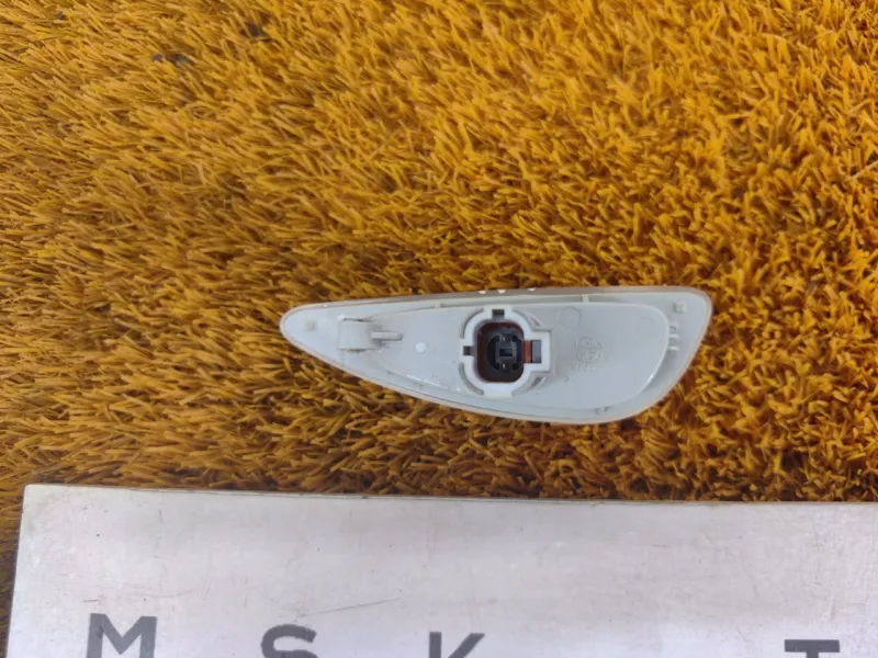 Повторитель поворота в крыло