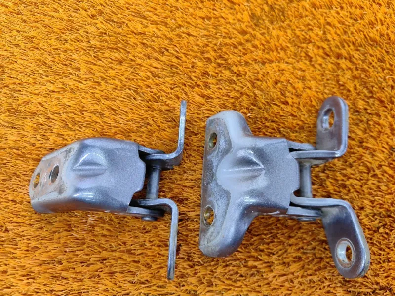 Петля двери