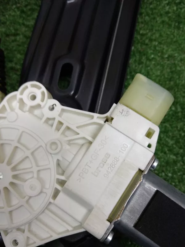 Стеклоподъемник BMW 5-Series 2010 51357182613 F10/F11, задний левый