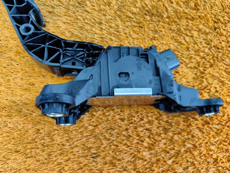 Педаль газа