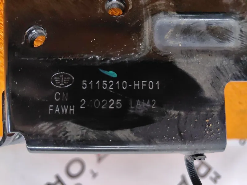 Кронштейн АКБ