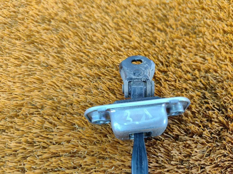 Ограничитель двери