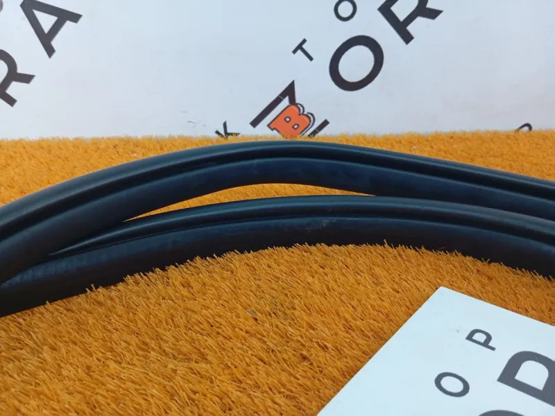 Уплотнитель проема двери