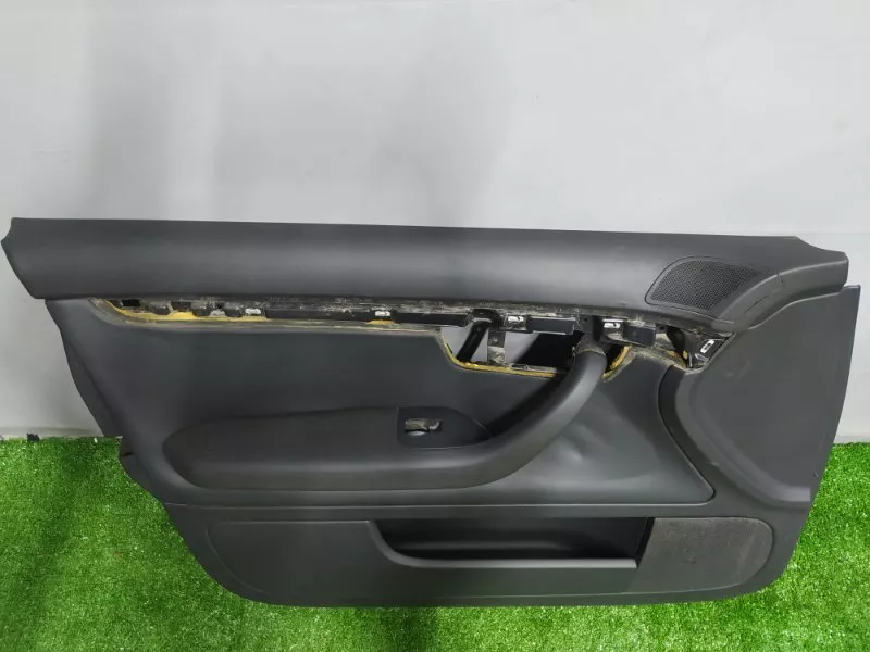 Обшивка двери Audi A4 2005 8E1867103AT8E1 B7, передняя левая