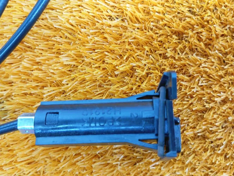 Трос лючка топливного бака