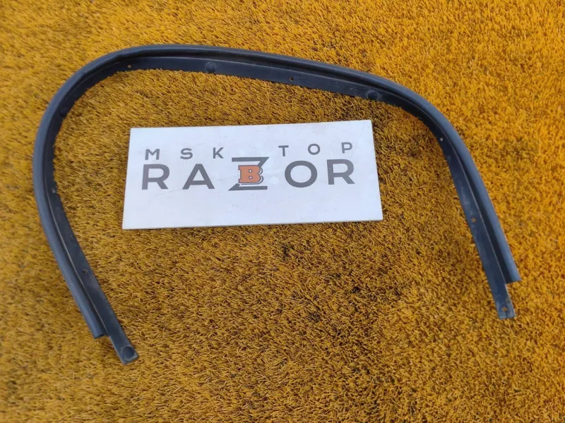 Уплотнитель капота