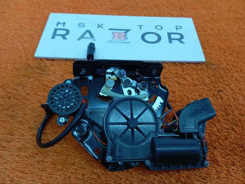 Замок багажника