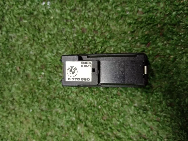 Кнопка открывания багажника BMW 7-Series 2005 8375580 E65/E66, задняя