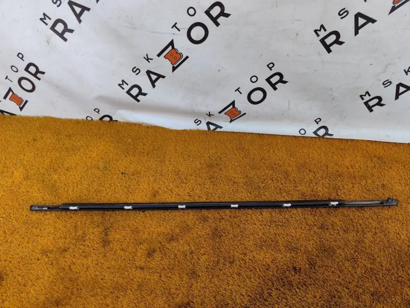 Уплотнитель стекла двери