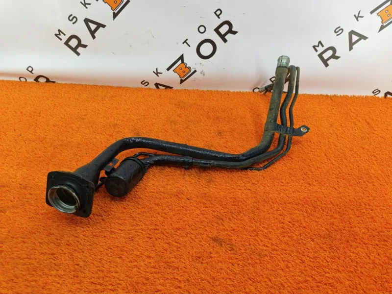 Горловина топливного бака