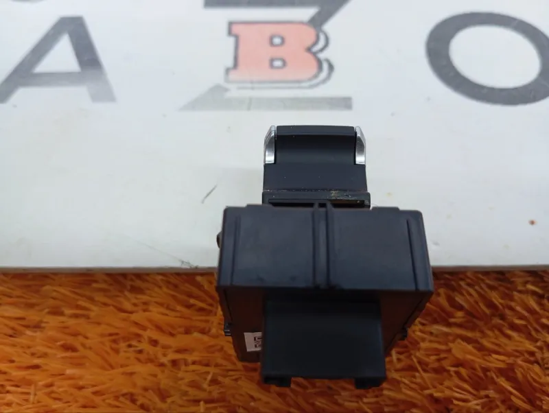 Кнопка стеклоподъемника