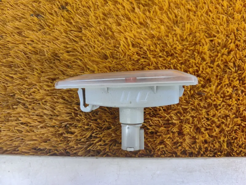 Повторитель поворота в крыло