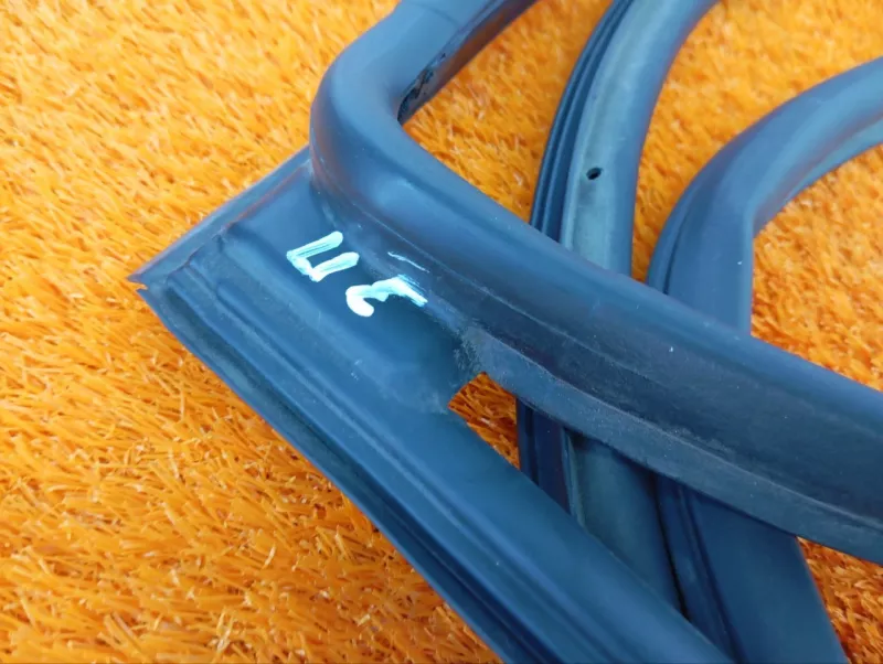 Уплотнитель двери