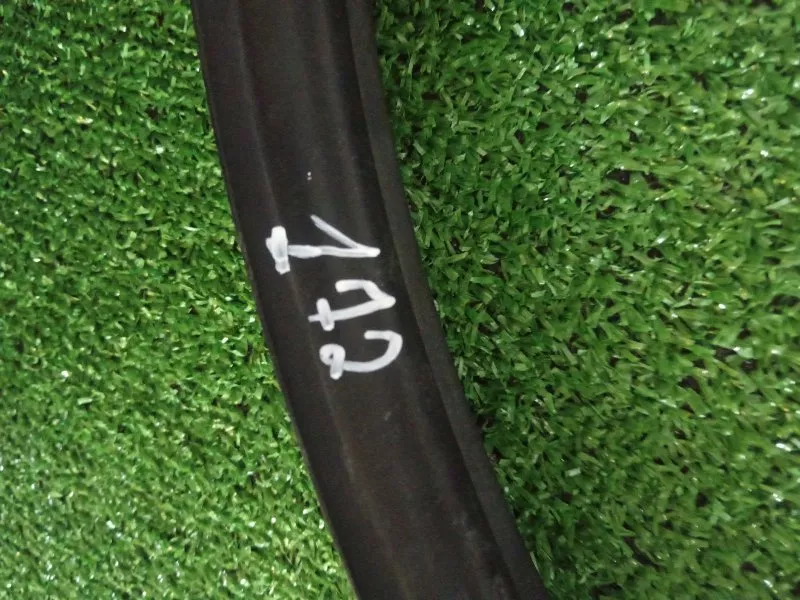 Уплотнитель стекла двери