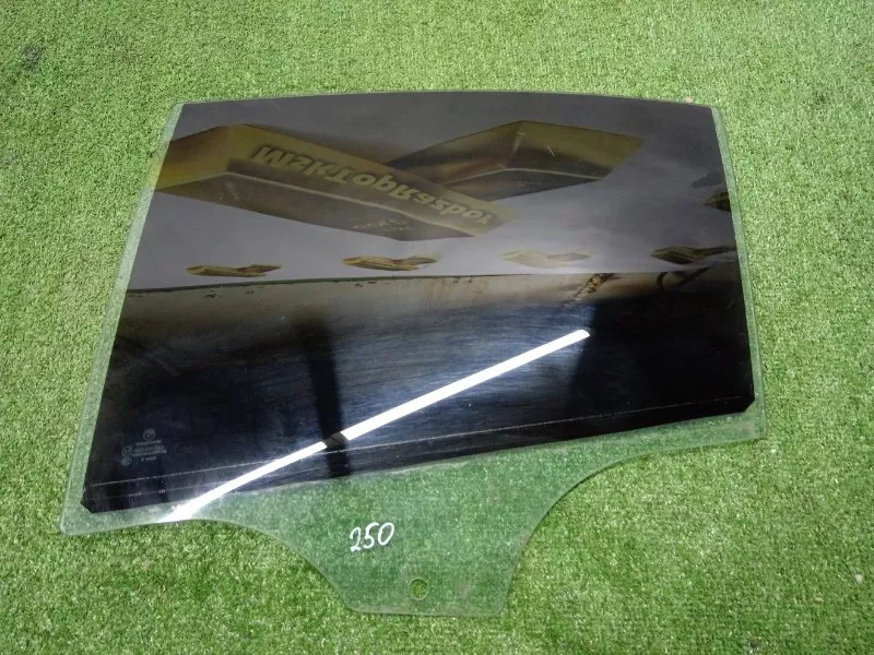 Стекло двери BMW 3-Series 2005 51347060267 E90, заднее левое