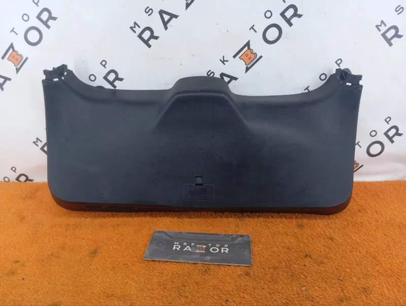 Обшивка двери багажника