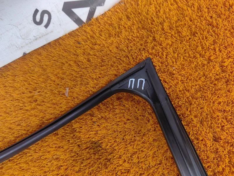 Уплотнитель стекла двери