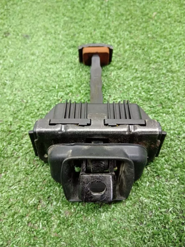 Ограничитель двери