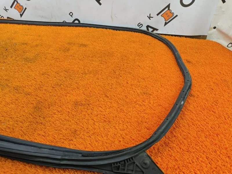 Уплотнитель двери