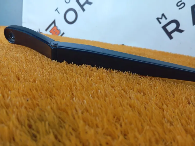 Поводок стеклоочистителя лобового стекла