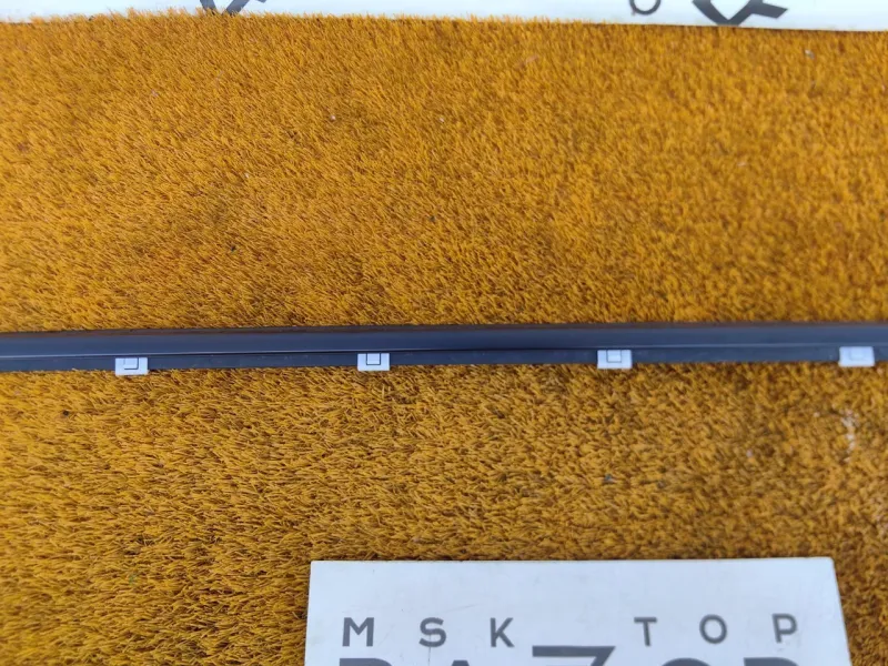 Уплотнитель стекла двери