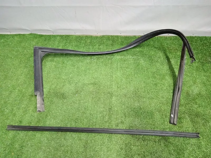 Уплотнитель стекла двери