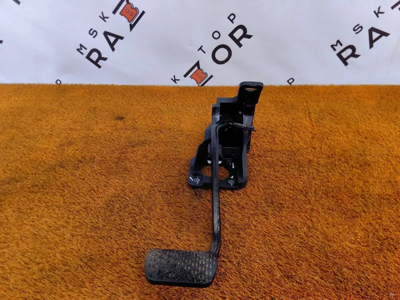 Педаль тормоза