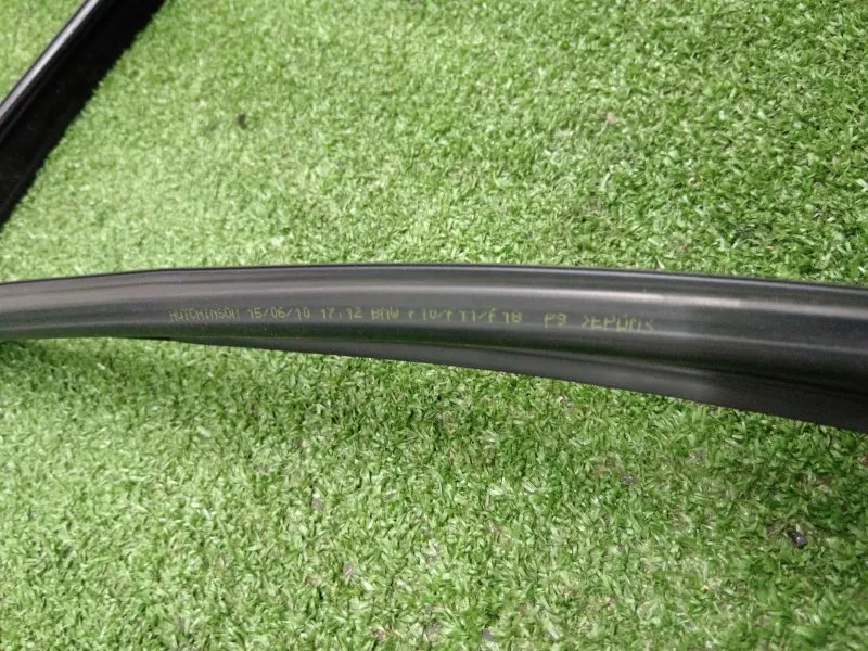 Уплотнитель стекла двери