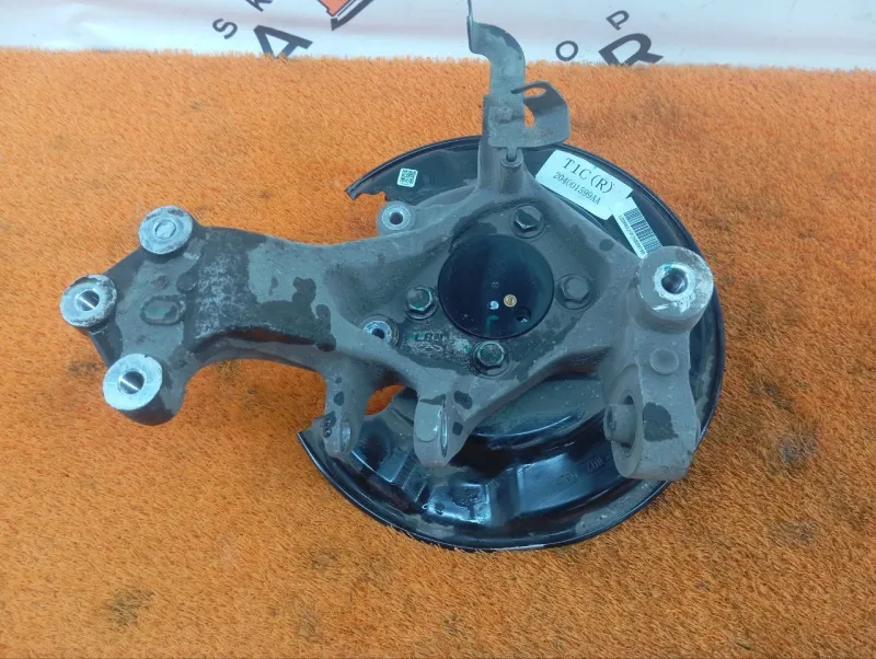 Кулак поворотный