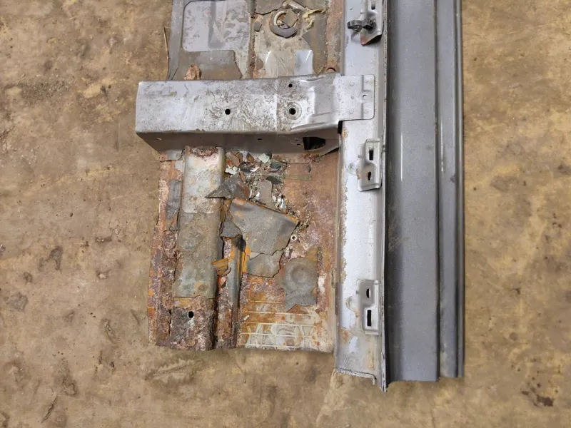 Порог с центральной стойкой