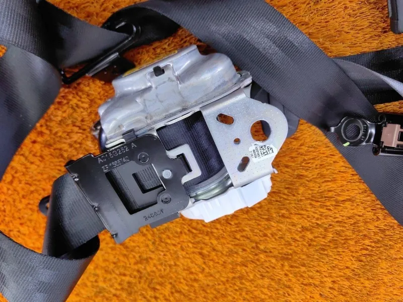 Ремень безопасности