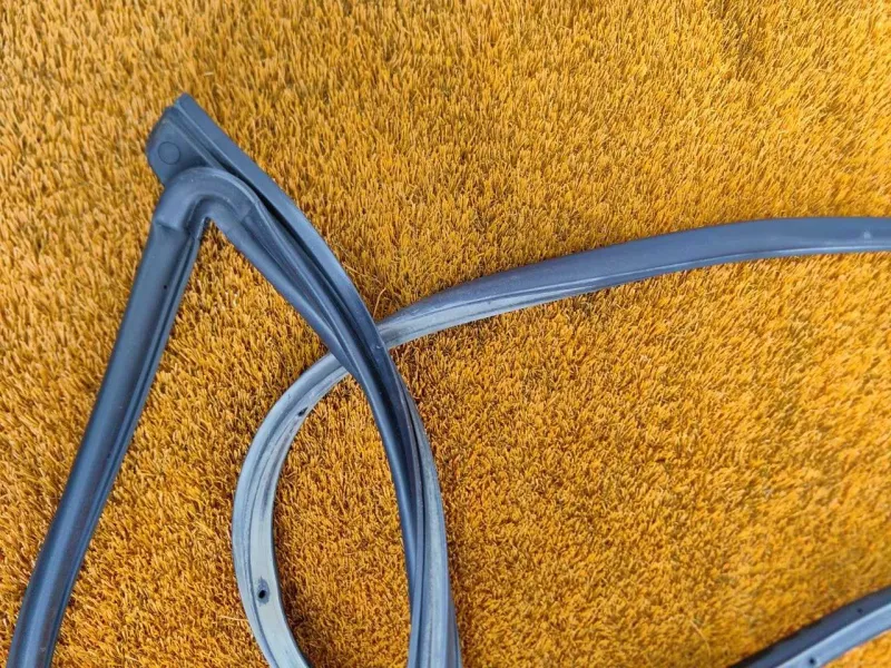 Уплотнитель двери