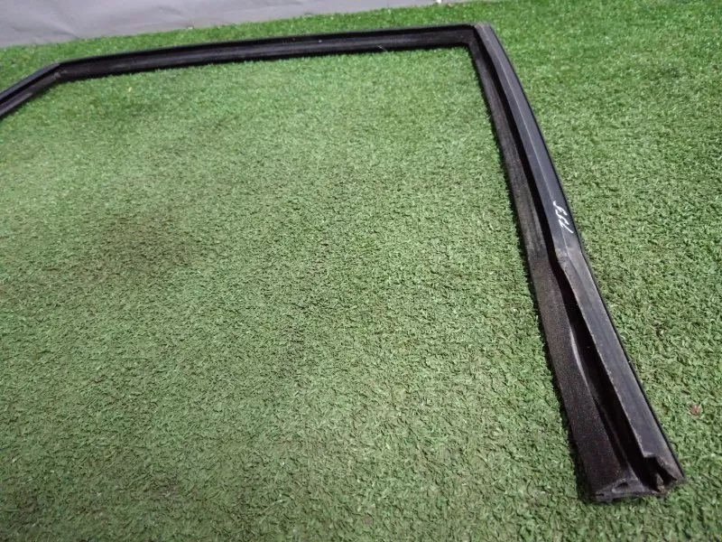 Уплотнитель стекла двери