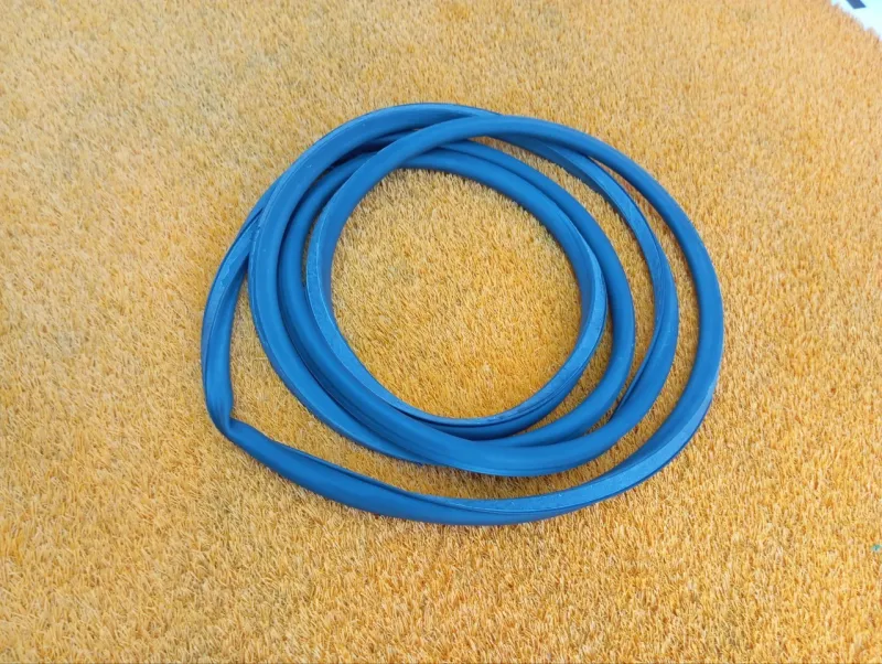 Уплотнитель проема двери