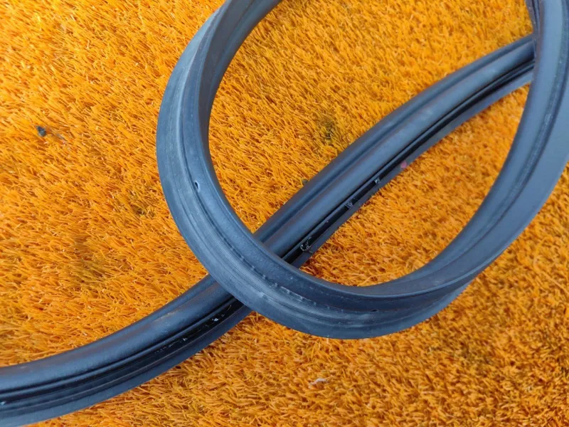 Уплотнитель багажника