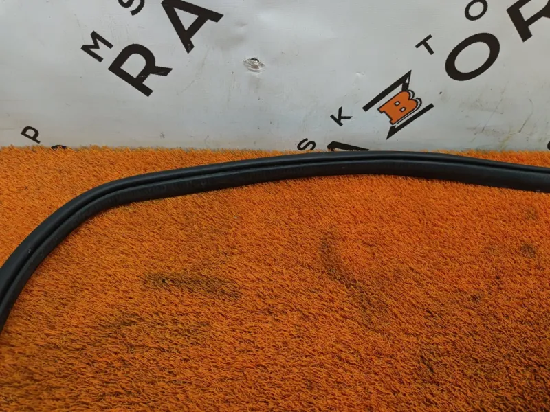 Уплотнитель проема двери