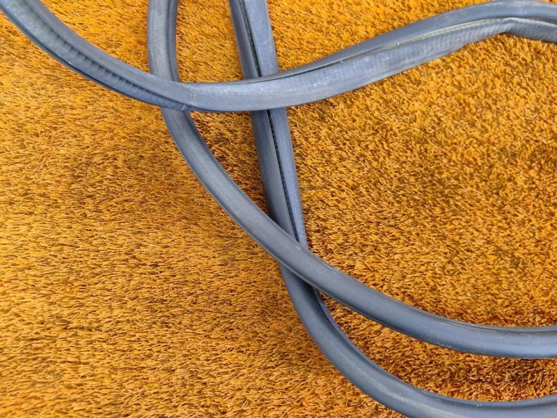 Уплотнитель проема двери