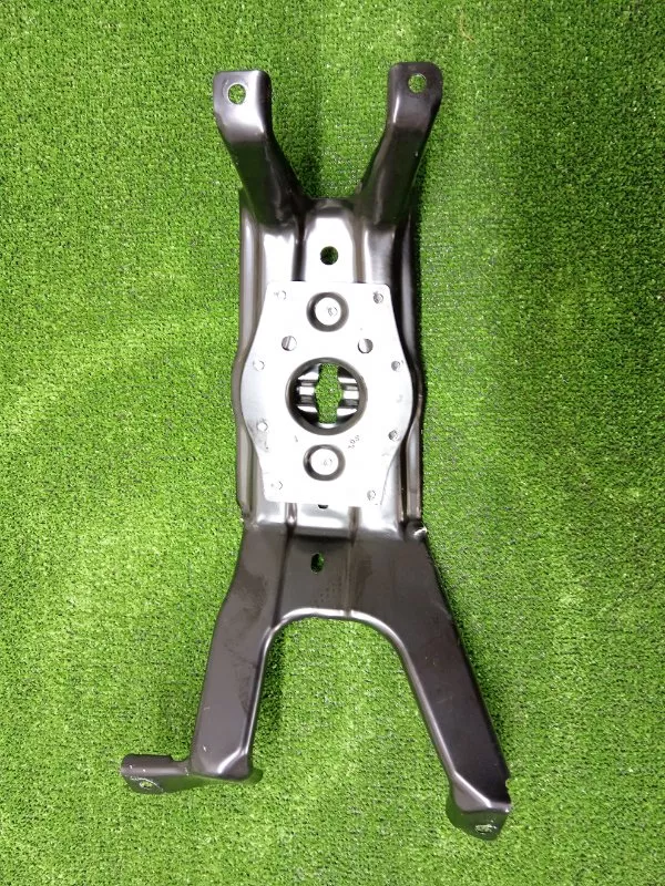 Крепление запасного колеса