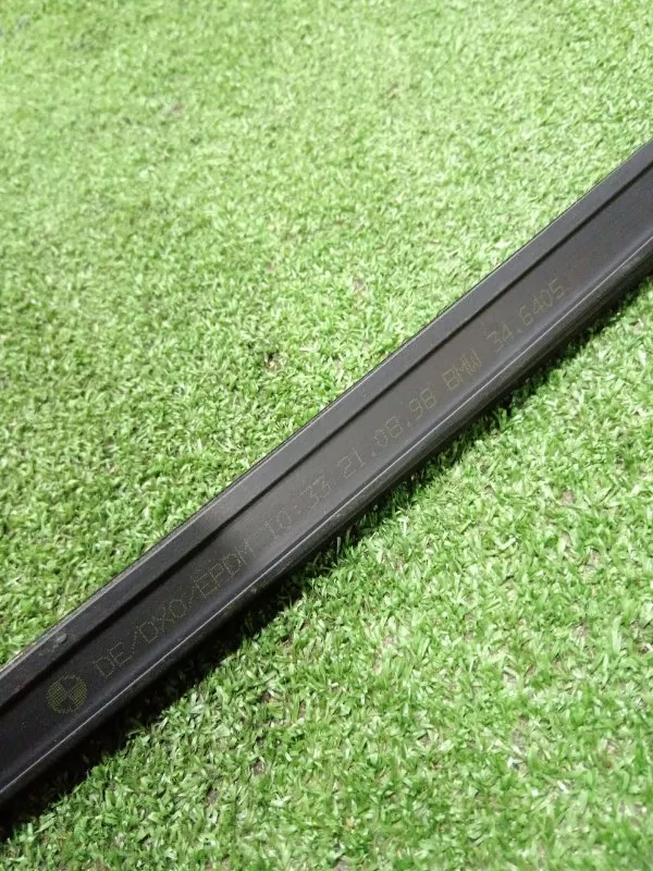 Уплотнитель стекла двери