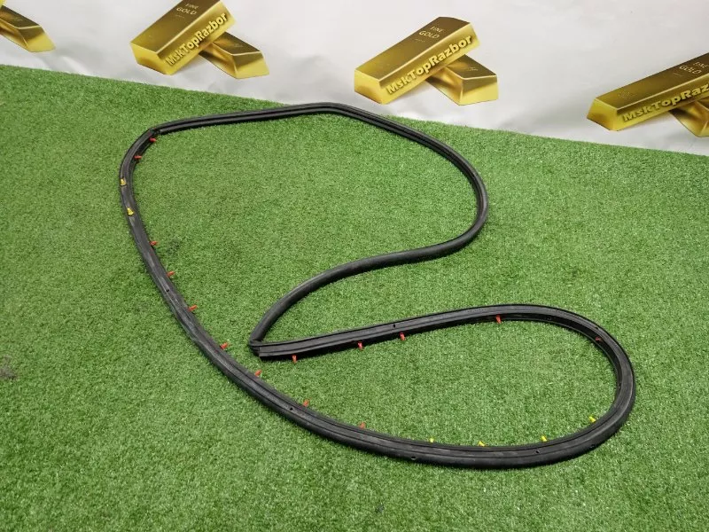 Уплотнительная резинка боковой двери